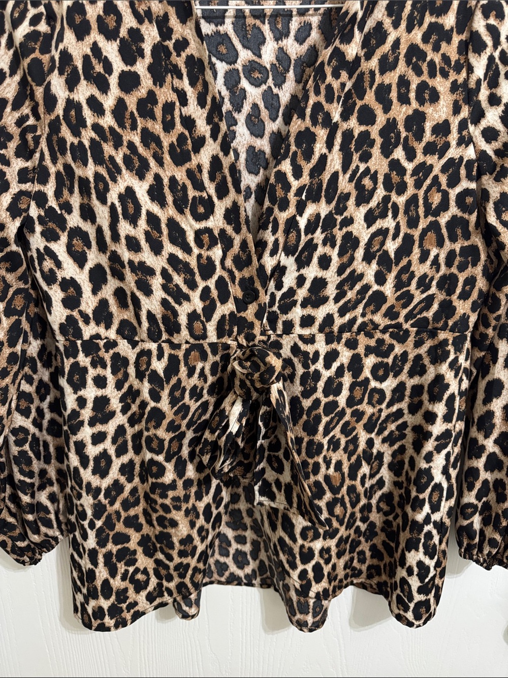 Allegra K Leopard Print Blouse Women’s Small V Neck Tie Front Long Sleeve NWOT. - Picture 4 of 15